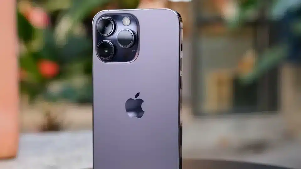 هكذا علق إيلون ماسك على آيفون iPhone 15 Pro Max.. رده غير متوقع بالمرة