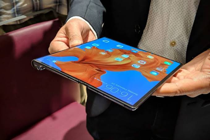 مواصفات هاتف Huawei Mate X5 القابل للطي 