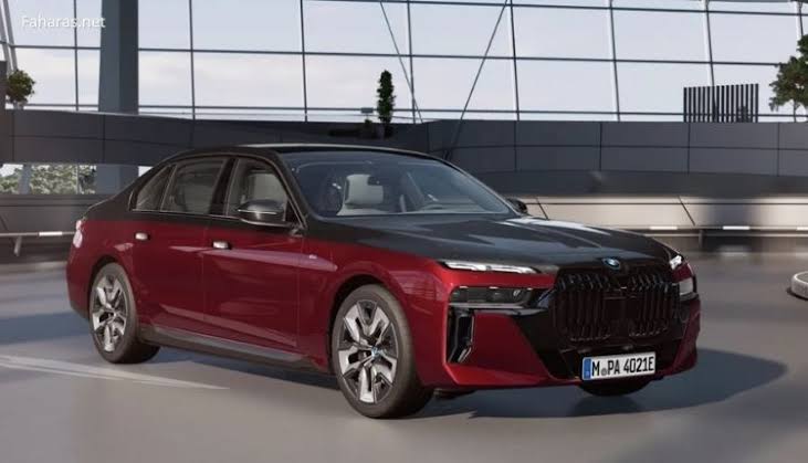 سيارة BMW i7 موديل 2023