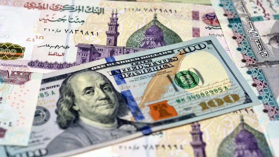 هبوط أسعار صرف الدولار في السوق الموازية بمصر